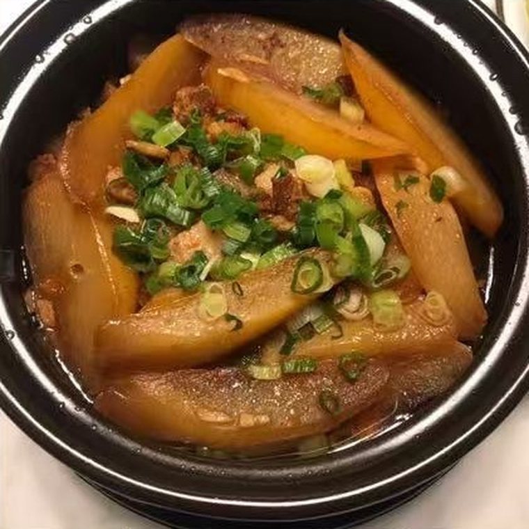 Braised daikon with spring onion