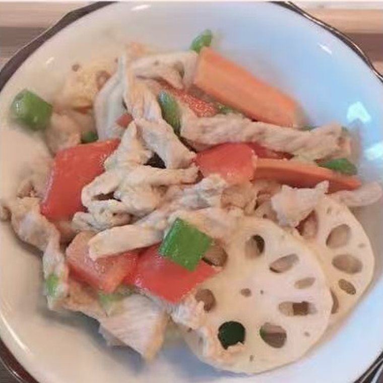 Chicken with lotus root, carrot and pepper