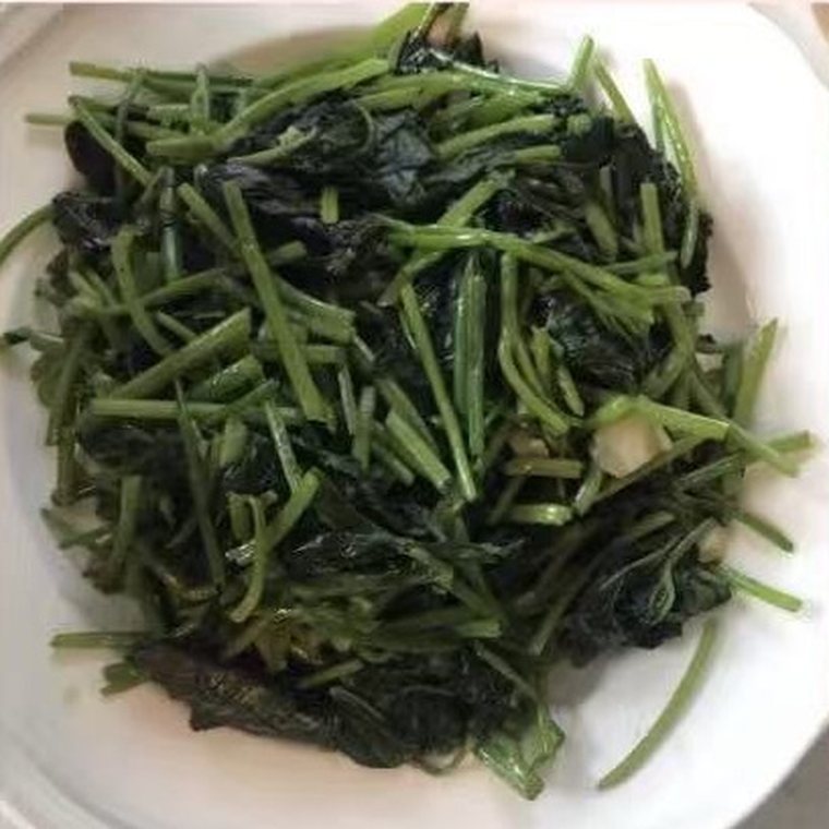 Stir-fried water spinach